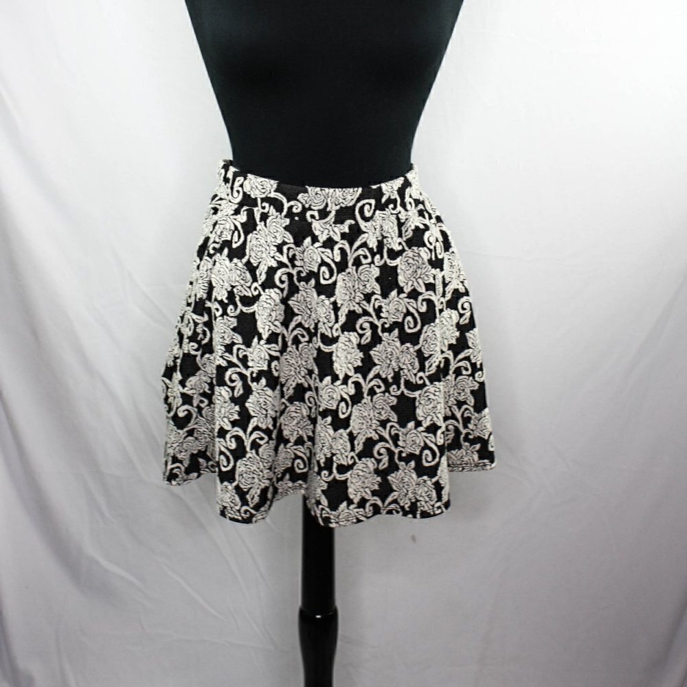 Joe B Joe Benbasset Mini Skirt Floral Blac…